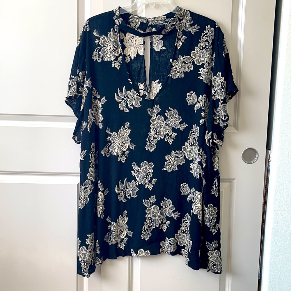 Torrid Floral Short Sleeve Blouse Size 5